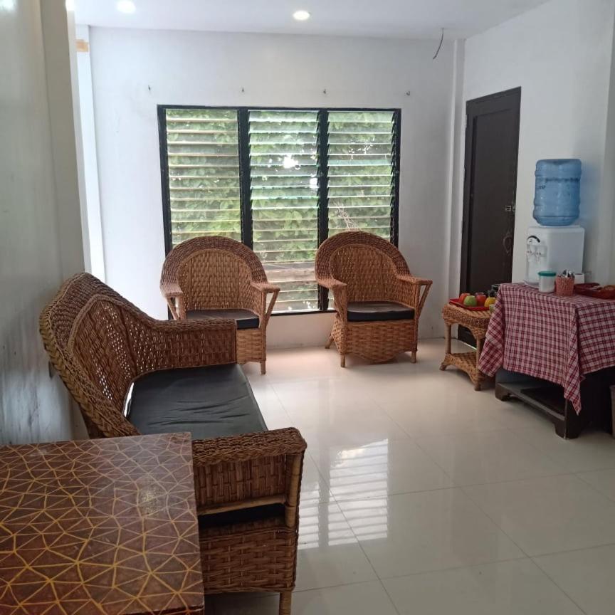 Chelle'S Apartelle-Inn เอลนิโด ภายนอก รูปภาพ