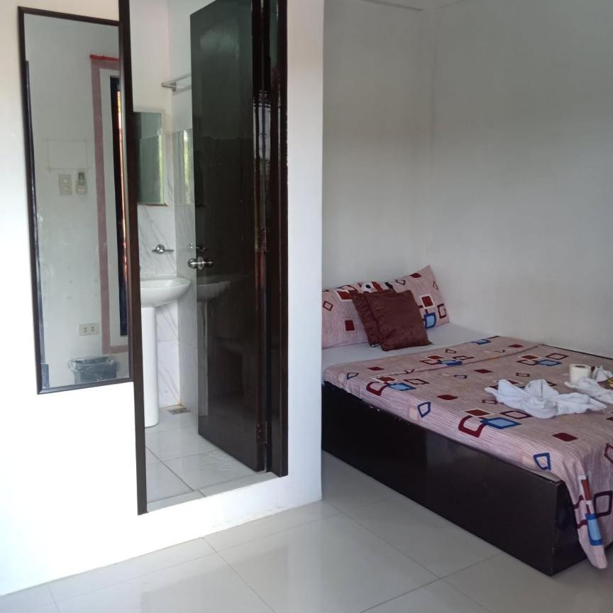 Chelle'S Apartelle-Inn เอลนิโด ภายนอก รูปภาพ